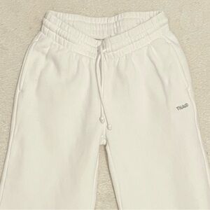 aritzia sweatfleece cozy fleece boyfriend basic wide sweatpant size xxs white